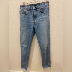 Levi 501 S Distressed Hem